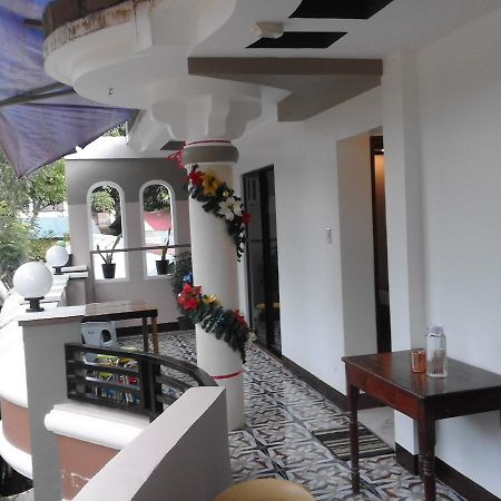 Vali-Joe Travel Lodge Ель-Нідо Екстер'єр фото